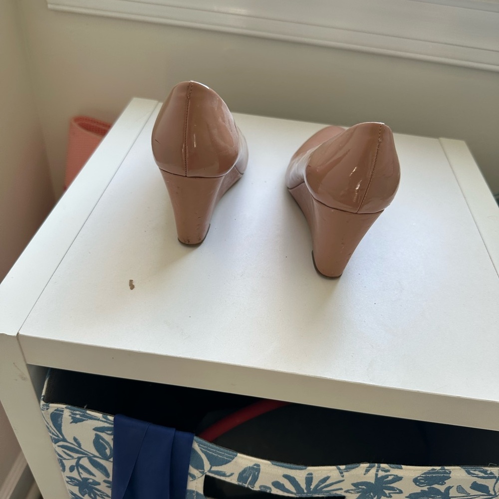 Elegant jcrew Nude Wedge Pumps - Picture 2 of 5